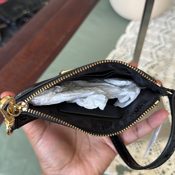 Micheal kors Elegant Black Patent Leather Wristlet - Picture 6 of 10